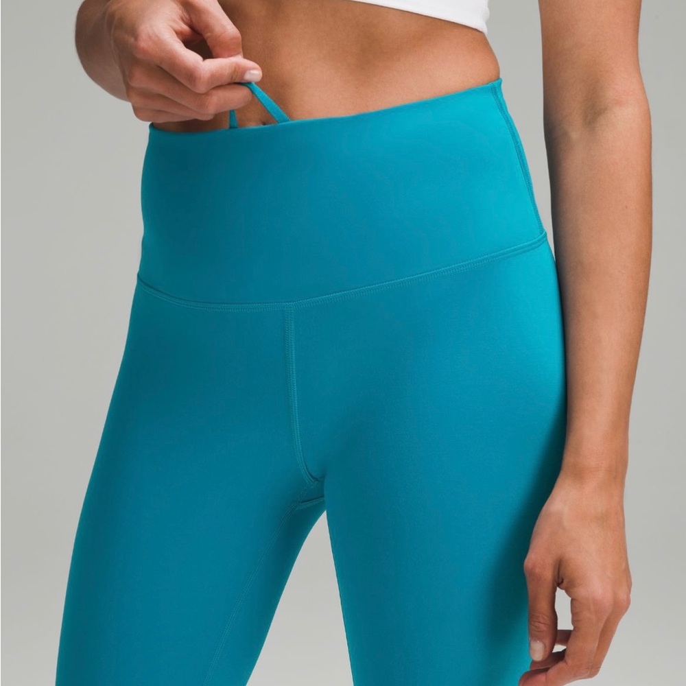 Base Pace Turquoise Tide High-Rise Crop Lululemon yoga pants 25” size 4
